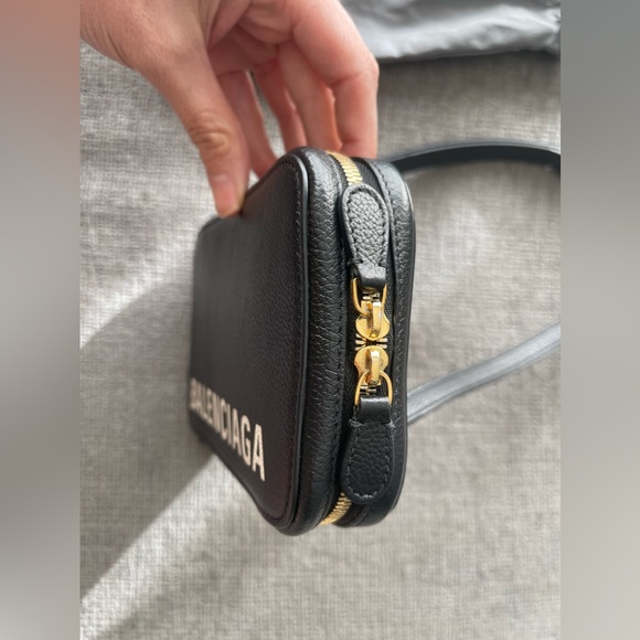 Authentic Balenciaga body bag - Picture 9 of 15